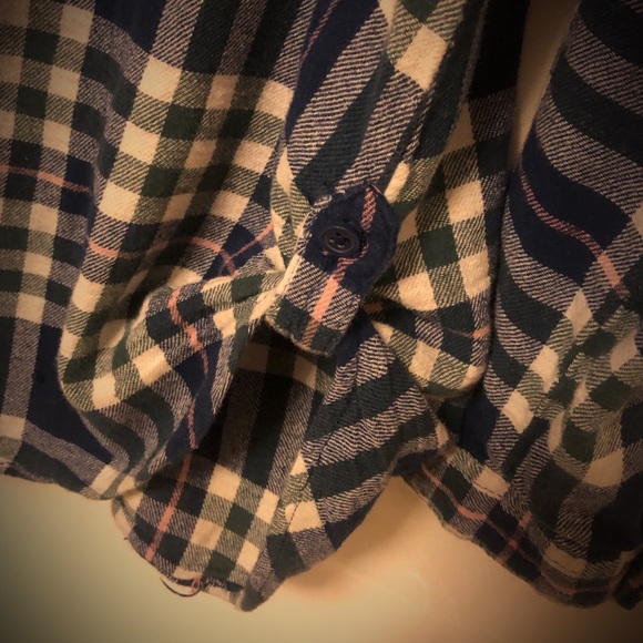 🎁✈️😊Two, Women’s Flannel, Button Front Shirt - Picture 13 of 13